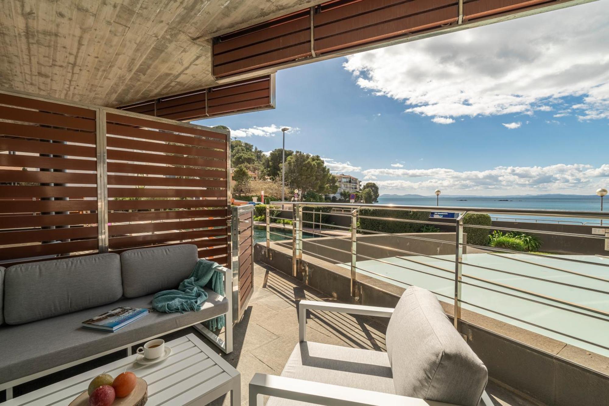 Apartamento Con Gran Terraza Delante Del Mar Roses Eksteriør billede